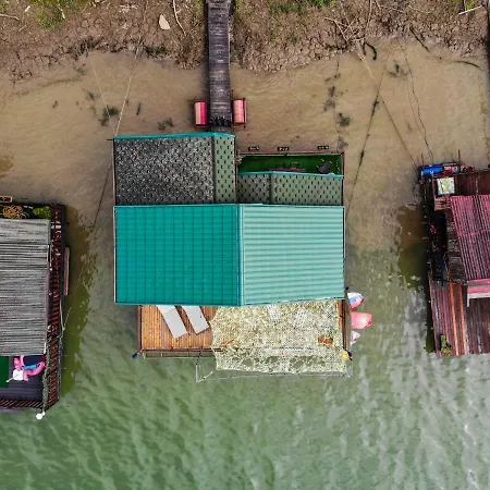 Sagando - Floating House On Sava River Úszó hotel