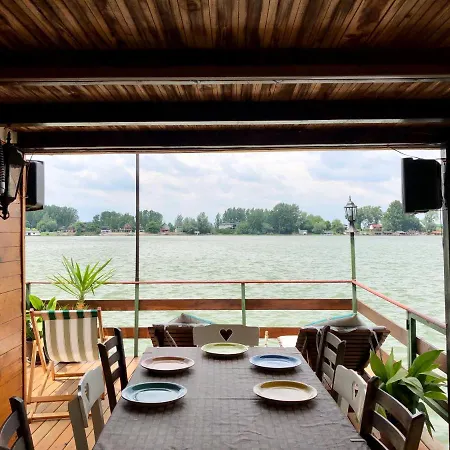 Sagando - Floating House On Sava River Úszó hotel