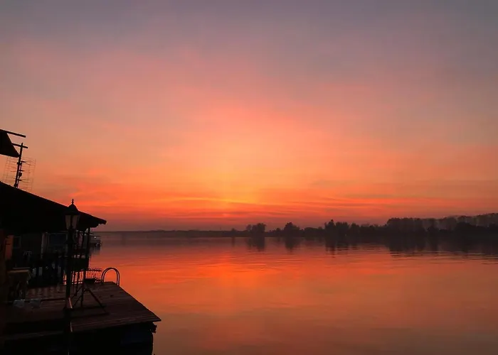 Sagando - Floating House On Sava River Πλωτό κατάλυμα