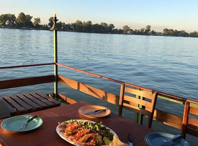 Sagando - Floating House On Sava River Πλωτό κατάλυμα Βελιγράδι